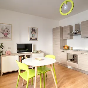 https://casa-diva.italymilanhotels.net
